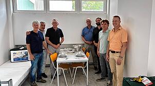 Hermann Rieble, Landratsamt, Casmin Ucucu, Capo GmbH, Landrat Sven Hinterseh, OB Jürgen Roth, Daniel Springmann, Stefan Löffler und Jan ...