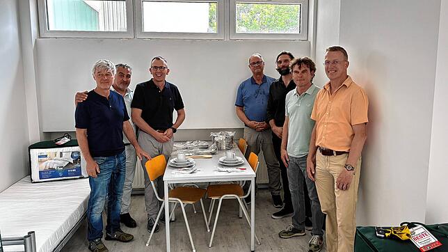 Hermann Rieble, Landratsamt, Casmin Ucucu, Capo GmbH, Landrat Sven Hinterseh, OB Jürgen Roth, Daniel Springmann, Stefan Löffler und Jan ...