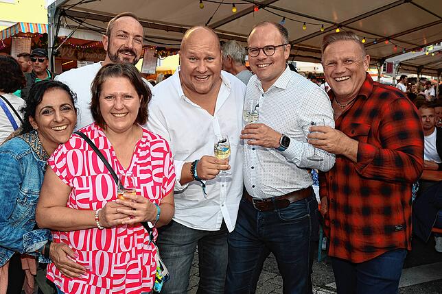 Bild 10: Mit Musik und Gaumenfreuden lockt das Konstanzer Weinfest 2025 seine Gäste
