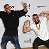 Die Musiker Kollegah (rechts) und Farid Bang vor der Echo-Verleihung 2018. Mit Goldketten und großen Gesten, versteht sich.