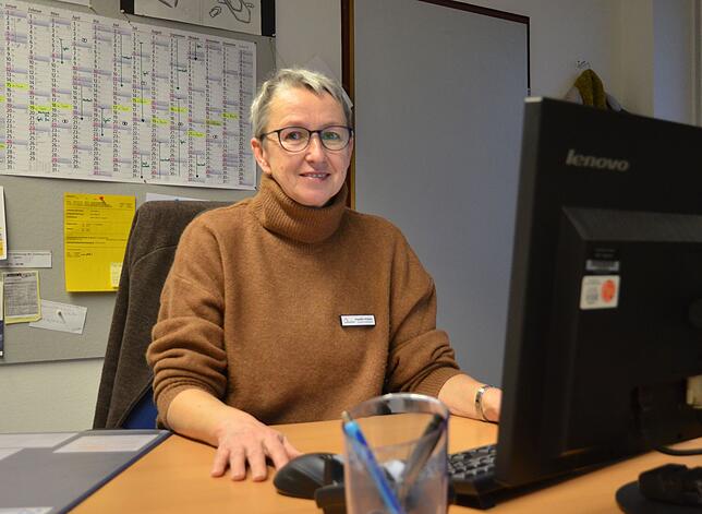 Angelika Websky, Sachbearbeiterin im Markdorfer Rathaus nimmt die Anträge auf Grundsicherung oder Sozialhilfe nur entgegen. Entschieden ...