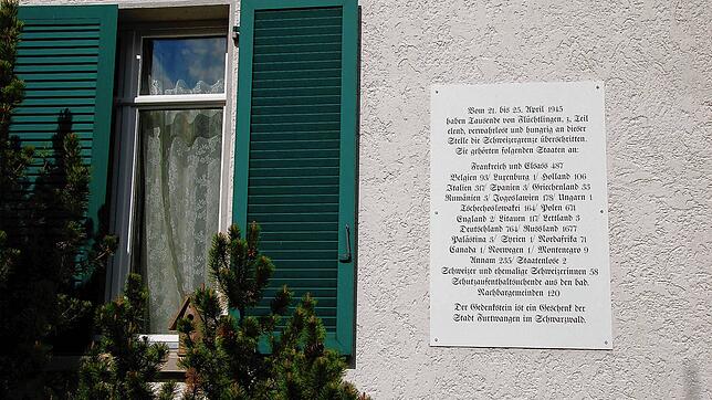 Eine Gedenktafel informiert in Schleitheim über die Fluchtbewegung im April 1945 aus dem Wutachtal in die Schweiz.