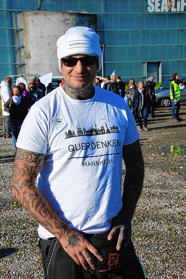 „Ich bin kein Nazi.“ Dieser Querdenker aus Mannheim fordert jedoch das Ende der Mundschutzpflicht.