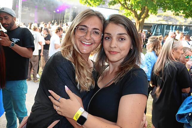 Bild 13: 1000 Besucher feiern eine Beachparty im Uferpark