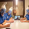 Auch während der Organisation sind hier alle blau: Das Organisationsteam des Schlumpfrekordversuchs bestehend aus (v. l.) Sebastian ...
