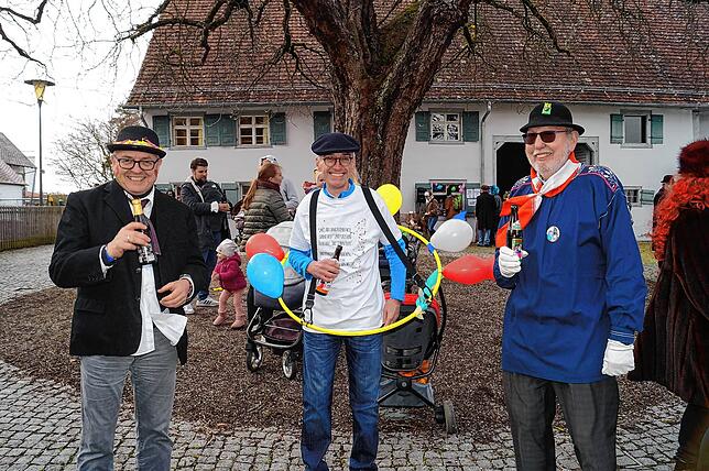 Bild 3: Bilder vom Frickinger Narrenbaumstellen