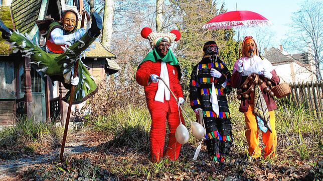 Die Traditionsfiguren aus dem Viererbund, von links: Rottweiler Federahannes, Elzacher Schuttig, Überlinger Hänsele, Oberndorfer Hansel. ...