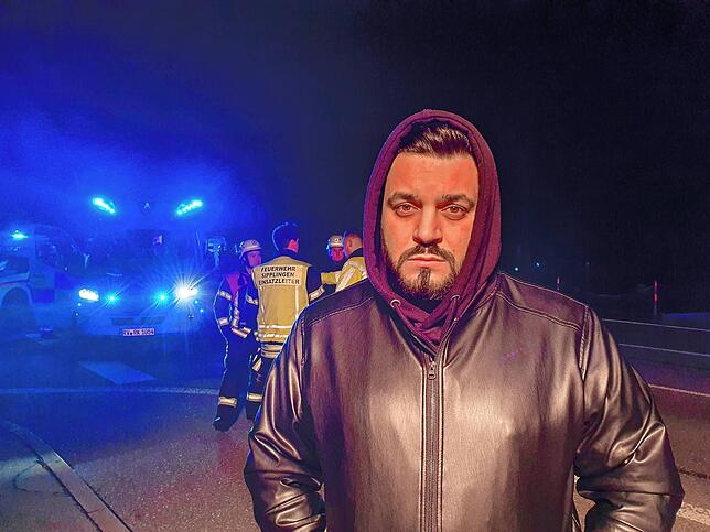 Dieses Bild zeigt Urim Osmani am Abend des Unfalls. Er signalisierte dem Reporter, dass er gerne über das Erlebte sprechen möchte.