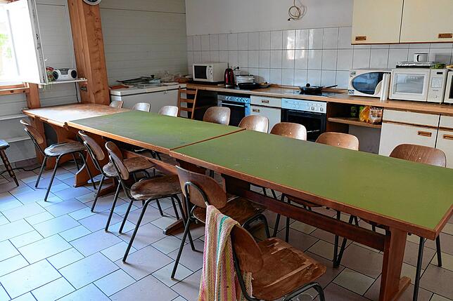 Zwei große Küchen hat Hubert Bernhard für seine Erntehelfer – sie dürfen in diesem Sommer nur von der Hälfte der vorgesehenen ...