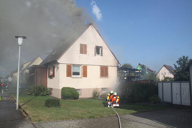Großeinsatz vor drei Jahren: Feuerwehr kämpft gegen dunkle Rauchschwaden bei einem Wohnhausbrand in Hüfingen.