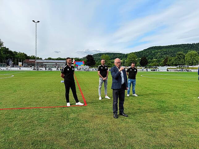 Bild 2: Kunstrasenplatz in Küssaberg eröffnet: Alle Bilder im Überblick