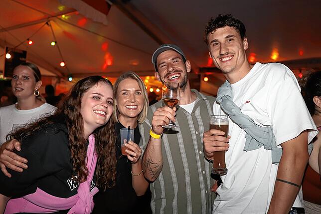 Bild 1: Die schönsten Bilder des Aach-Linzer Weinfest