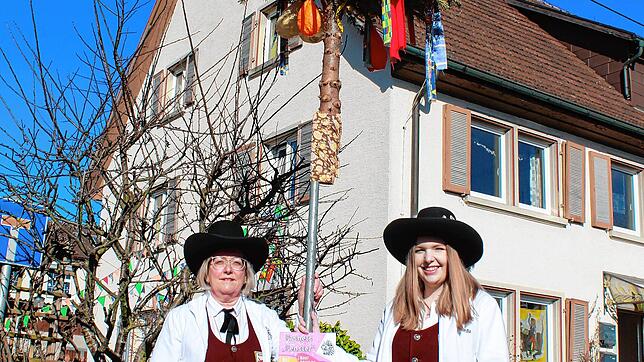 Stierzunft-Archivarin Maritta Bühler (links) und Zunfträtin Katharina Schatz berichten von ihrer Idee.