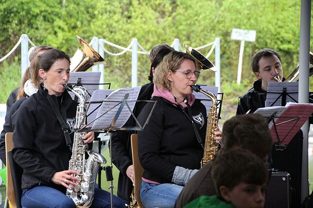 Der Musikverein Eggingen umrahmte musikalisch die Eröffnung der Badesaison in Eggingen.