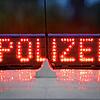 Zu einem schweren Unfall wird die Polizei (Symbolbild) in der Nacht zum Samstag, 21. Dezember, nach Schwenningen gerufen. Ein ...
