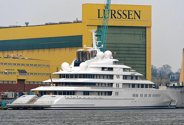 Die Azzam ist mit einer Länge von knapp 181 Meter die längste Megayacht, die es derzeit gibt. Sie befindet sich im Besitz von Muhammad ...