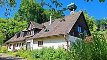 Das Matthias-Claudius-Haus auf dem Lehenhof wird abgerissen und durch einen Neubau ersetzt. Das kleine Türmchen soll erhalten bleiben. ...