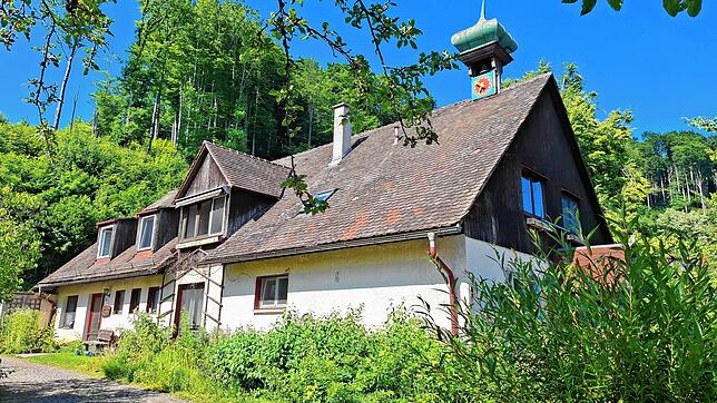 Das Matthias-Claudius-Haus auf dem Lehenhof wird abgerissen und durch einen Neubau ersetzt. Das kleine Türmchen soll erhalten bleiben. ...