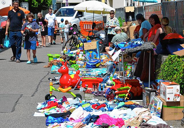 Ein Kinderflohmarkt findet am Sonntag in der Kirchgasse satt. (Archivbild)