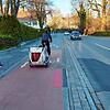 Auf dem Radweg entlang der Konzilstraße sind Radfahrer in beiden Richtungen unterwegs. Könnte ein Strich in der Mitte die jeweiligen ...
