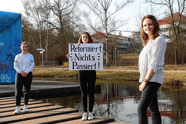 Die Psychologie-Studentinnen Maria Kraus, Jacqueline Schmidt und Fabienne Desch (von links) starteten mit anderen Studenten eine ...