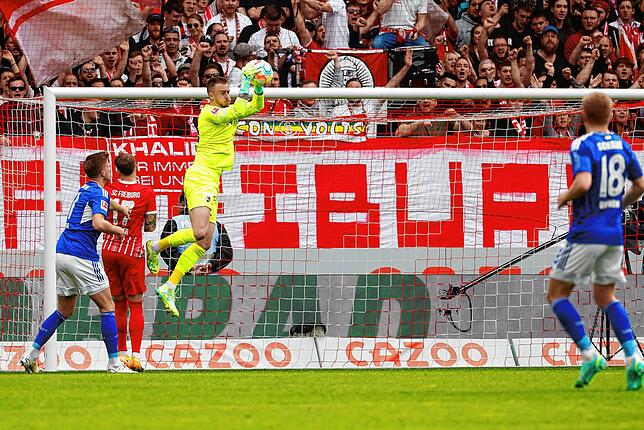 Bild 1: Gut aufgelegte Freiburger Kicker servieren Schalke ab und verdienen sich beste Noten