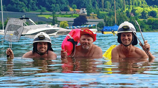Seeschwimmen und Seefest – die DLRG Öhningen und die Feuerwehr Wangen versprechen Spaß (von links): Daniel Fürst, Stefan Becker und ...