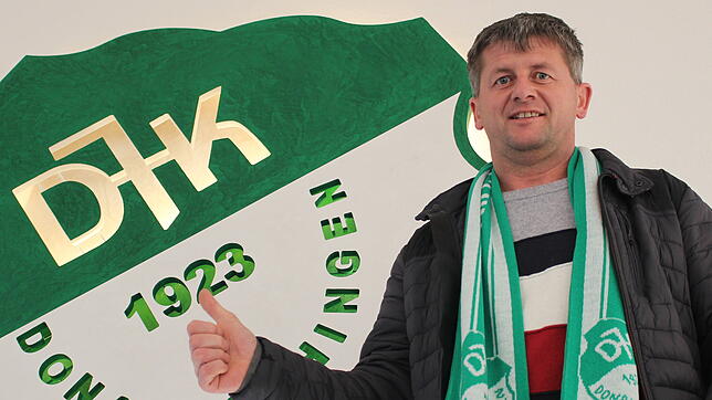 Im neuen Veranstaltungs- und Versammlungsraum der DJK Donaueschingen beeindruckt das große, aus Holz gefertigte Logo des Vereins. In ...