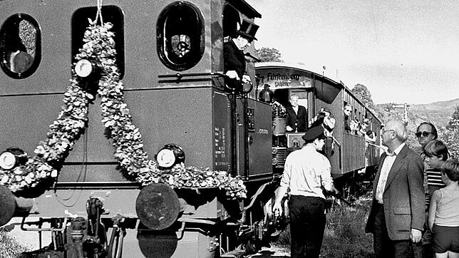 Nach über 20-jähriger Pause startet am 19. Mai 1977 endlich der erste Museumszug. Gezogen von einer kleinen C-gekuppelten Lok mit dem ...