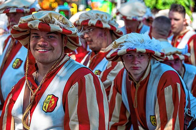 Bild 12: Seehasenfest 2022: Besucher freuen sich über den Rummel