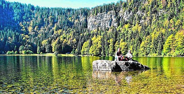Um den idyllisch am Fuße des Feldbergs gelegenen Feldsee ranken sich, ebenso wie um den Titisee, viele Geschichten und Sagen.