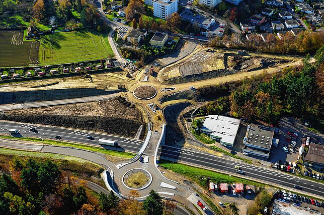 Eine neue Brücke zwischen Burgberg und Gewerbegebiet Degenhardt entsteht. Hier gelangen auch Fußgänger auf kürzerem Wege zum ...