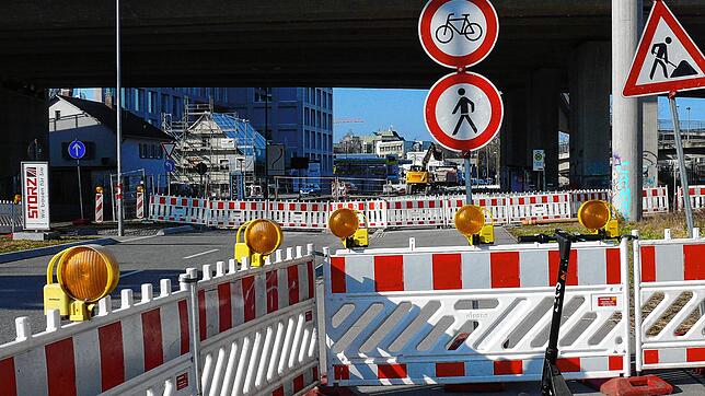 (Archivbild) Unter der Schänzlebrücke kam es am Donnerstag, 23. März, zu einer Kollision zwischen einem Radfahrer und einer Autofahrerin.