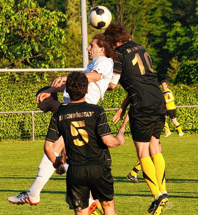 Bild 14: Schnappschüsse aus der Bezirksliga-Saison 2010/2011