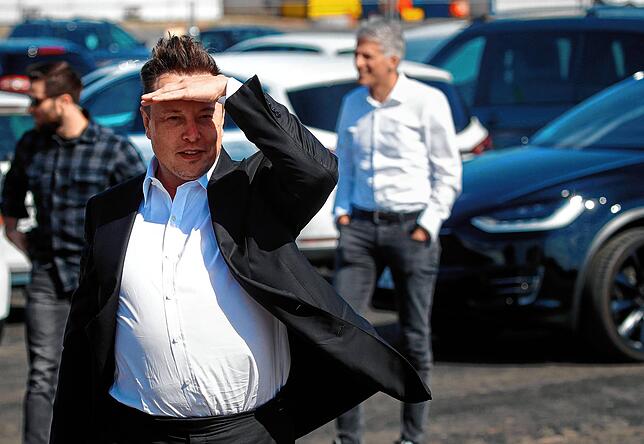 Tesla-Chef Elon Musk besucht sein neues Werk in Grünheide (Brandenburg). Hier könnten bis zu 40.000 Jobs neu entstehen.
