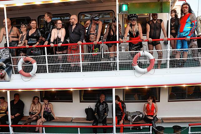 Bild 27: Lack, Leder und Lust &ndash; Das Torture Ship legt Zwischenstopp in Konstanz ein