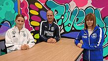 Trainer und HFV-Vorstandsmitglied Daniel Jedlicka freut sich über den Erfolg von Paula Meßmer, die in der U15 Nationalmannschaft spielt, ...