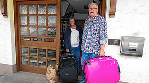 Karin und Berndt Schmolinsky dürfen bis zur Freigabe des Brandobjektes und damit ihrer Wohnung nur mithilfe der Polizei ins Haus, um das ...