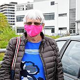 Ursula Leuberger ist nach ihrem Einkauf auf dem Weg zur Abfertigungsstelle, um ihren Ausfuhrschein abstempeln zu lassen.