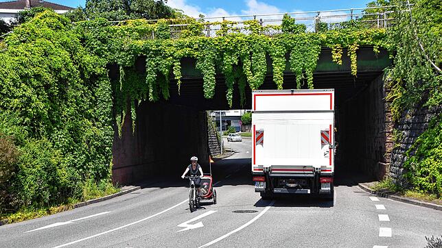 Die Eisenbahnüberführung über die Basler Straße muss komplett abgerissen werden &ndash; allerdings erst 2027.
