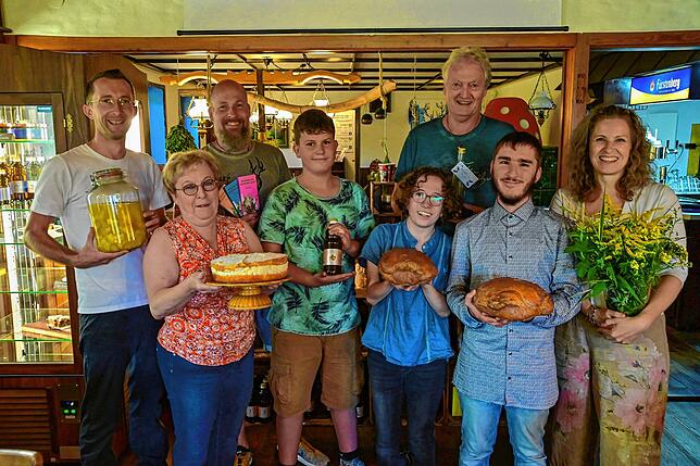 Das Team, das hinter dem Inklusionskonzept und Naturküche des Landgasthofs Hirzwald steckt. Von links Küchenchef und Naturkoch Jan ...