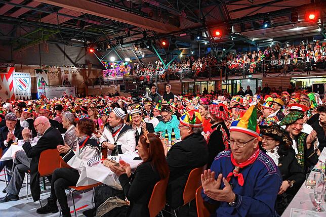 Bild 7: Karl Lauterbach vor dem Narrengericht Stockach: Die ersten Bilder