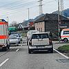 Rettungswagen stehen an der Unfallstelle in der Liedermatte in Waldshut-Tiengen.