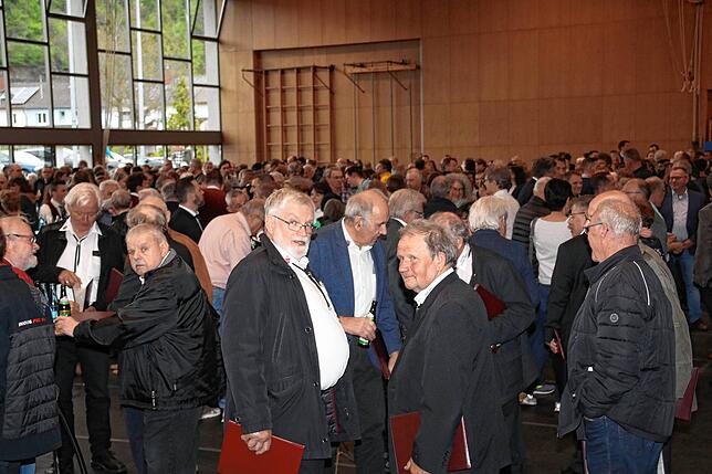 Rund 700 Bürger waren zur Verkündung des Wahlergebnisses in die Alemannenhalle gekommen.