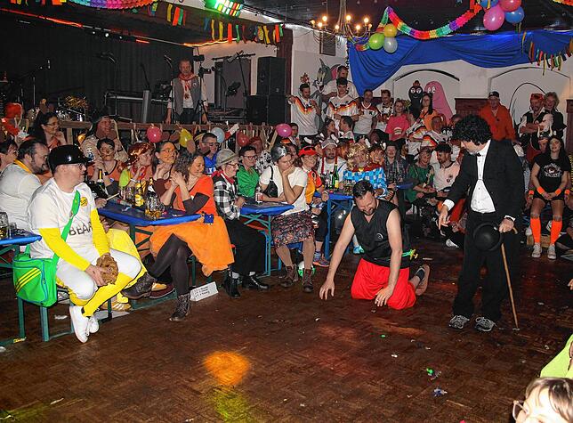 Bild 13: Rieswelleball 2025: Eindrücke vom stimmungsvollen Fasnetauftakt im Bregtälersaal