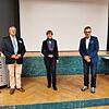 Iris Beuerle überreichte an Berthold Restle (links) die Goldene Ehrennadel und an Siegfired Endres die Silberne Verdienstmedaille des ...