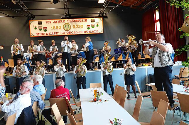 Die Musiker vom Musikverein Herdwangen sorgten bei ihrem Auftritt mit ihren Märschen und Polkas für Stimmung und erhielten viel Beifall. ...