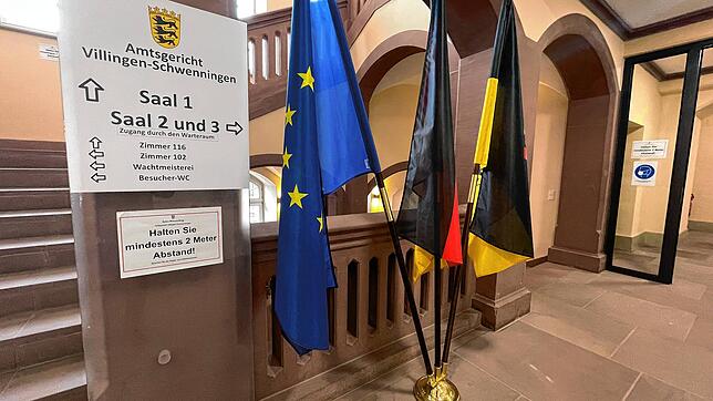 Ein Blick in das Amtsgerichtsgebäude in Villingen-Schwenningen: Hier muss sich jetzt ein 54-jähriger Heilpraktiker verantworten. Er soll ...