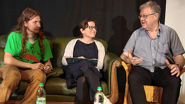 Samuel Bosch (Waldbesetzung Altdorfer Ried), Ulrike Stalitza (Letzte Generation) und Christoph Houtman (Widerstand gegen Stuttgart 12) ...