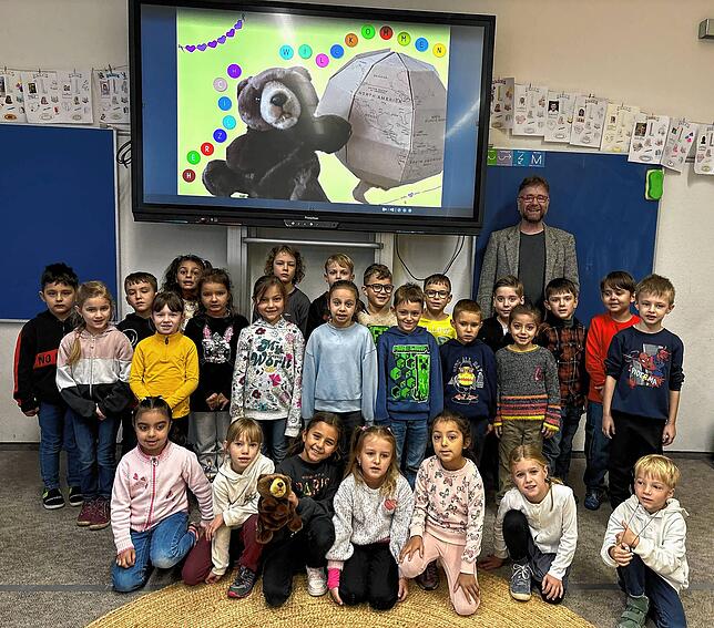 Die Klasse 1a Bären der Grundschule Bräunlingen mit Klassenlehrer Frank Reinhard